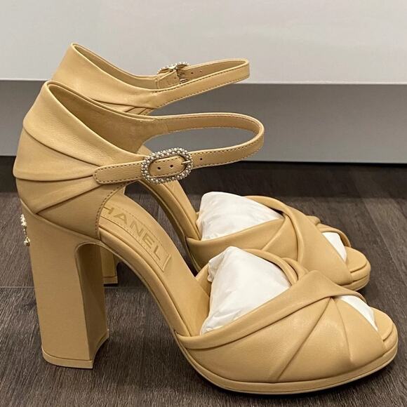 CHANEL BEIGE LEATHER PEARL CC LOGO HEELS SANDALS SHOES Size 38.5 new w/box - Picture 2 of 15